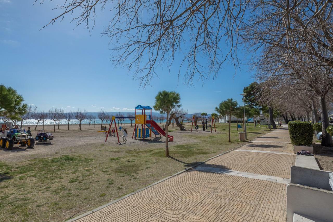 Sandy Beach Apartment 奥米什 外观 照片